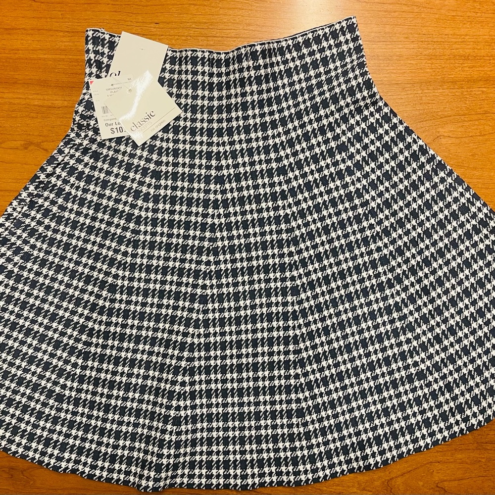 Cute and chic Classic Concepts skirt!